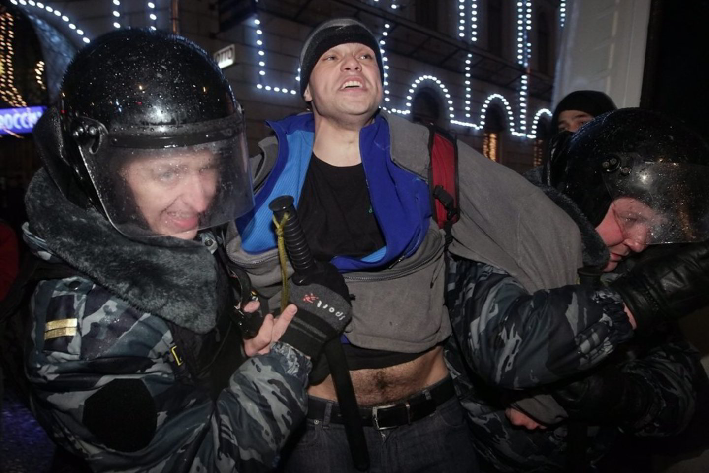 Tūkstančiai žmonių pirmadienio vakarą Maskvoje surengė demonstraciją prieš ministrą pirmininką Vladimirą Putiną ir valdančiąją partiją "Vieningoji Rusija".