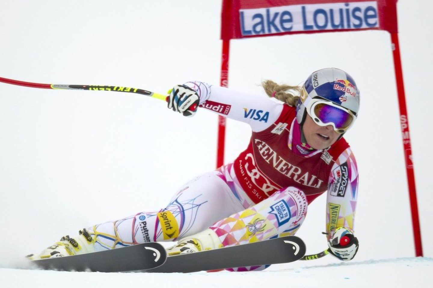 L.Vonn pasaulio taurės slidinėjimo varžybose iškovojo trečią pergalę iš eilės.