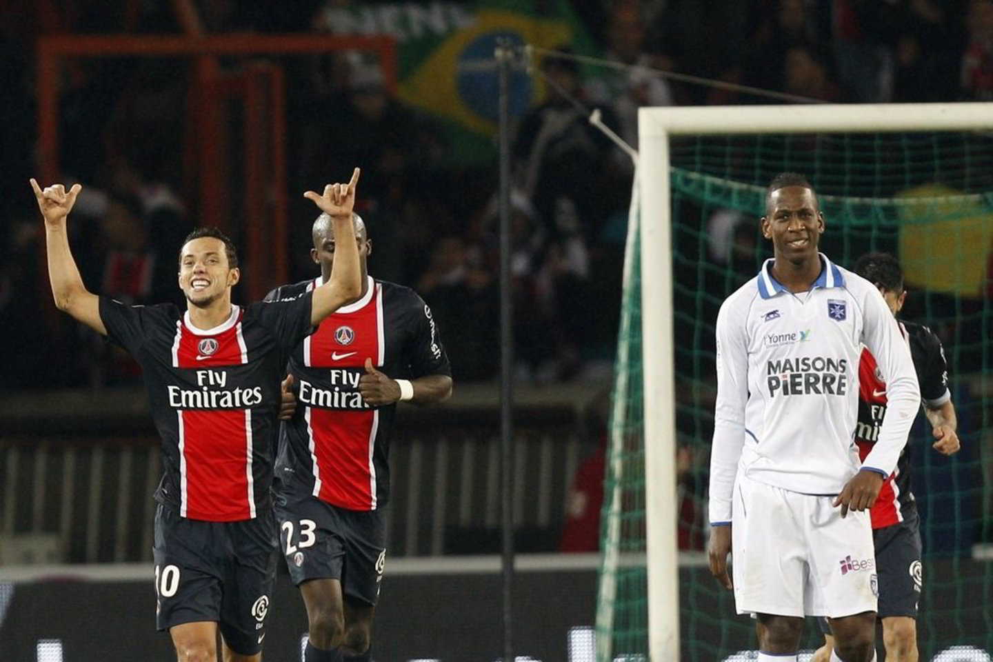 „Paris St Germain“ futbolininkai sekmadienį namuose 3:2 (1:0) įveikė šešioliktojoje pozicijoje esančią „Auxerre“ (15 tšk.) ekipą.