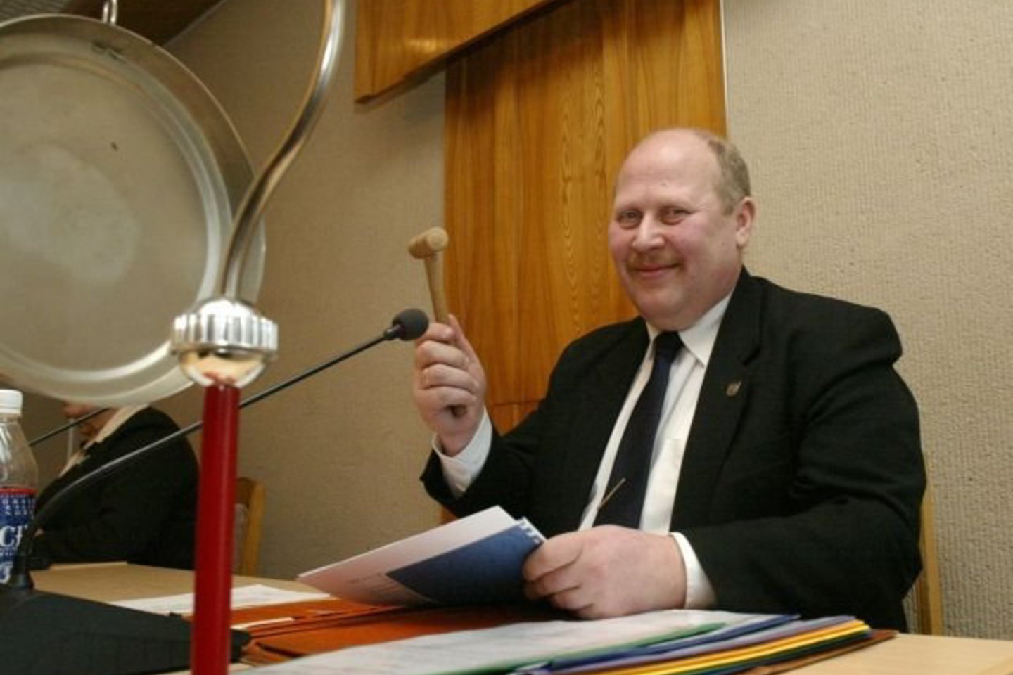 Konservatorius Vitalijus Satkevičius susigrąžino mero kėdę.