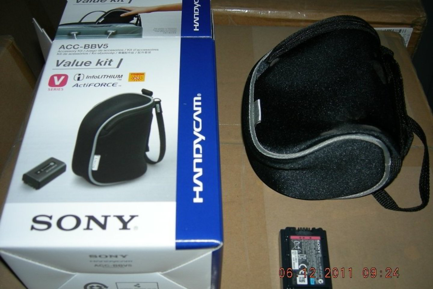 Savaitgalį Vilniaus oro uosto poste pareigūnai sulaikė 120, kaip įtariama, klastotų „Sony“ diktofonų siuntą, kurioje buvo ir 336 tokiais pat ženklais pažymėtos baterijos su priedais.