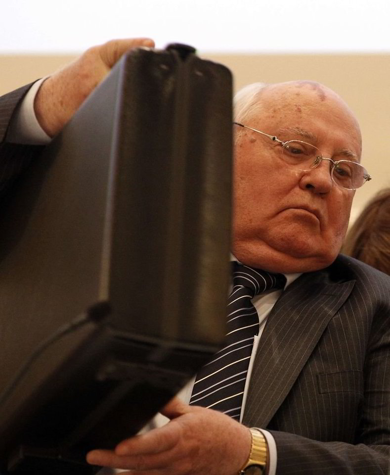 „Šalies lyderiai turi pripažinti, kad buvo daug falsifikacijų bei klastojimų", - tikina M.Gorbačiovas.
