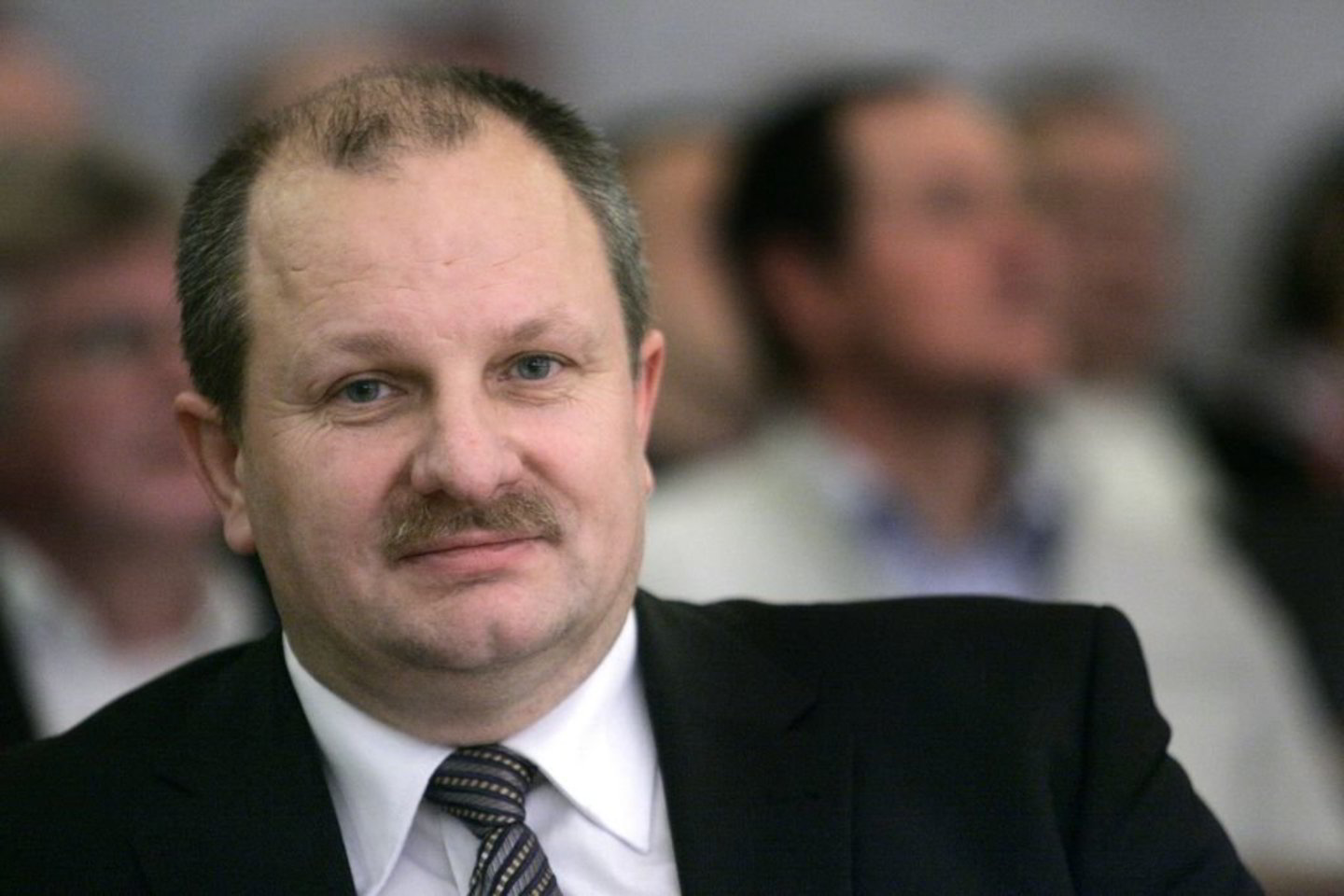 Mūsų žiniomis, panašių atvejų, kai valstybinės įstaigos investavo į šio banko vertybinius popierius, yra ir daugiau. Būtinai pasidomėsime ir jais“, ‑ teigė K.Komskis.