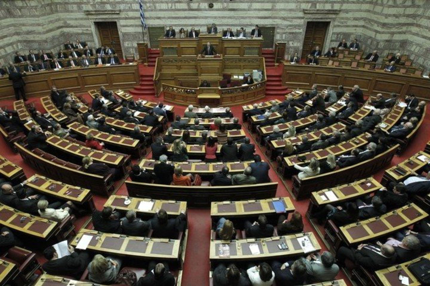 Graikijos biudžete, kurį patvirtino parlamentas, numatyti didesni mokesčiai ir išlaidų apkarpymai.