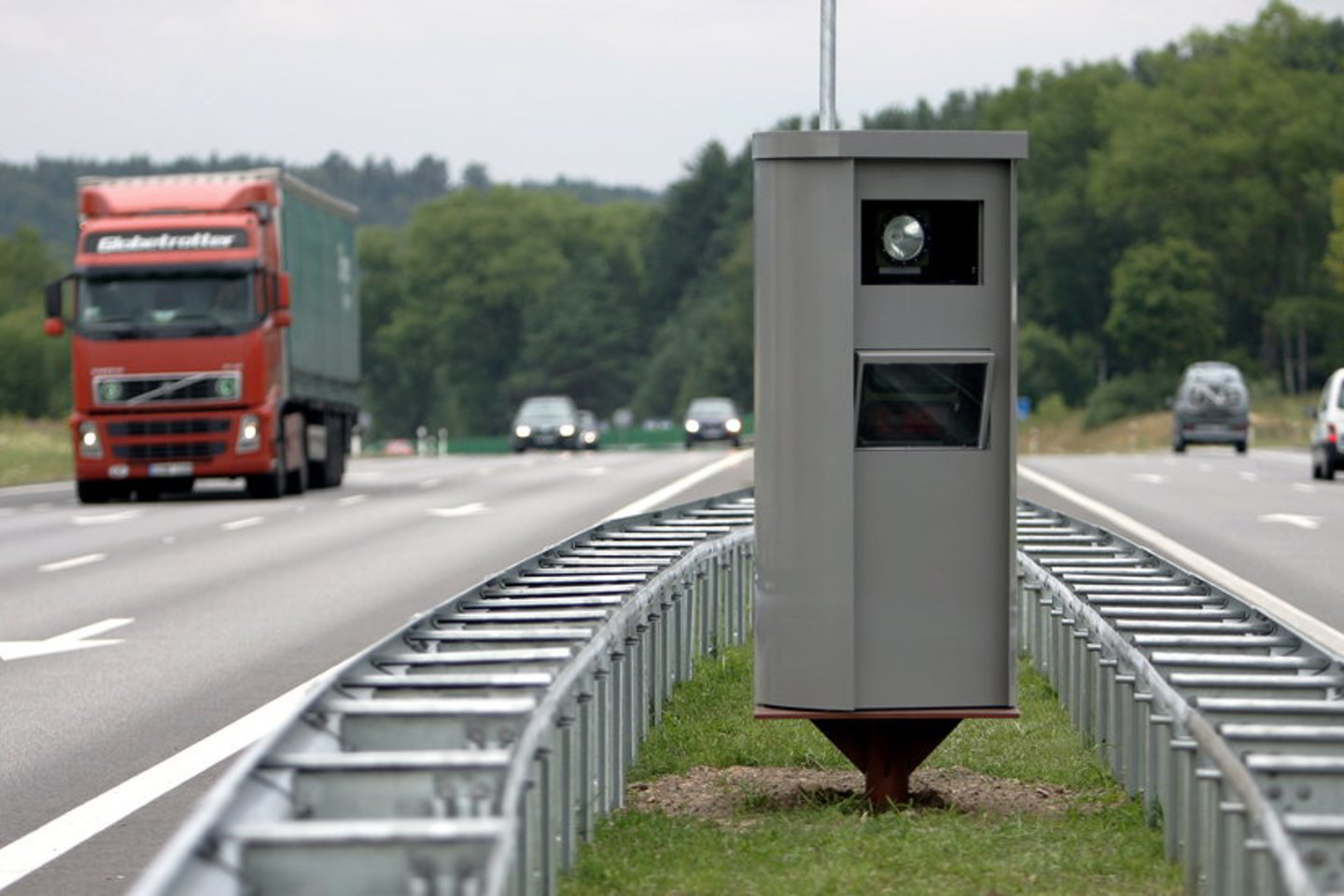 Lietuvos keliuose šiuo metu veikia 139 greičio matuokliai. Ateityje nauji matuokliai nustatys ar automobilis yra apdraustas ir praėjo techninė apžiūrą.