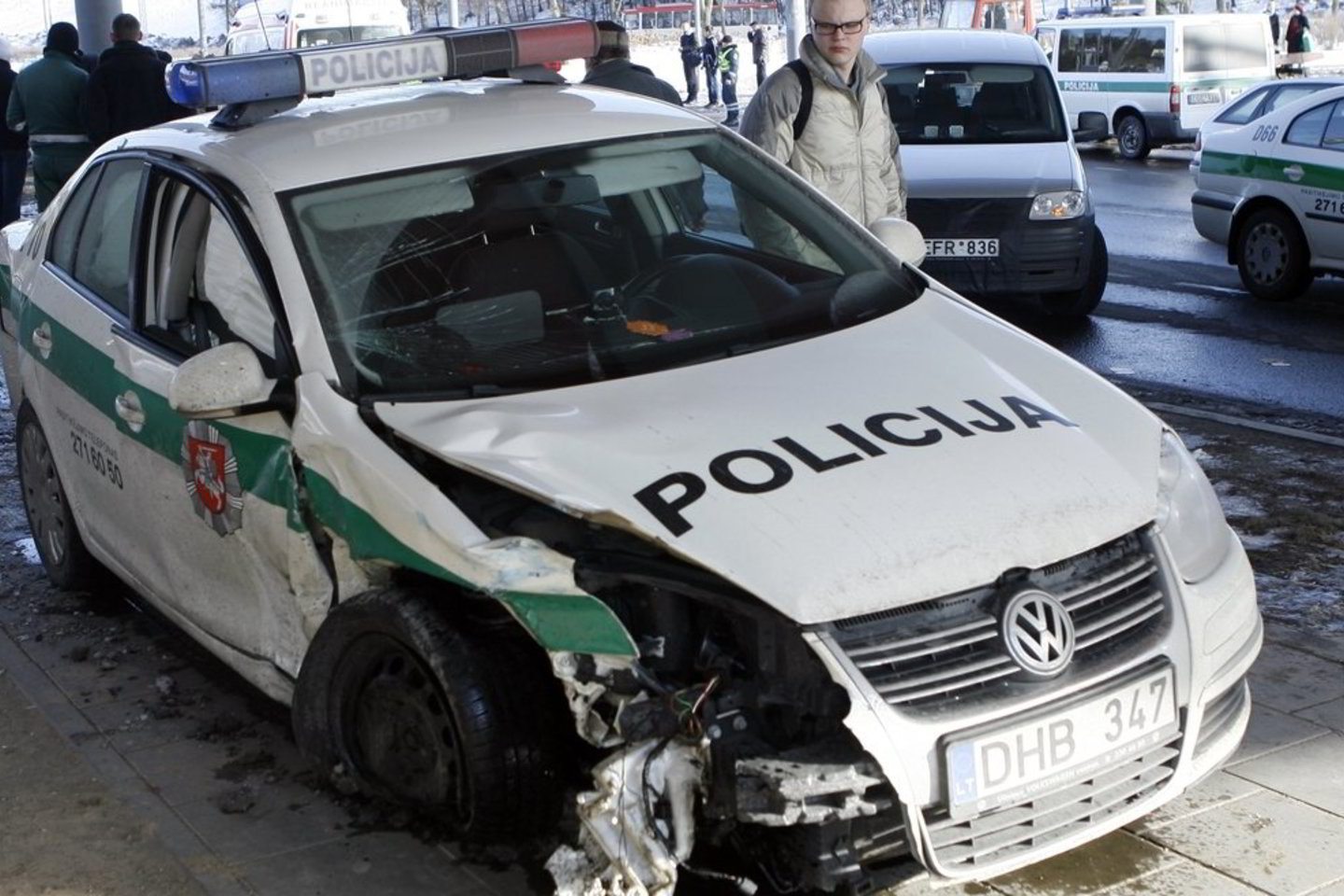 Vairuotojas iš greitkelio pasuko į Šilainių rajoną, taranavo policijos automobilį ir paspruko.