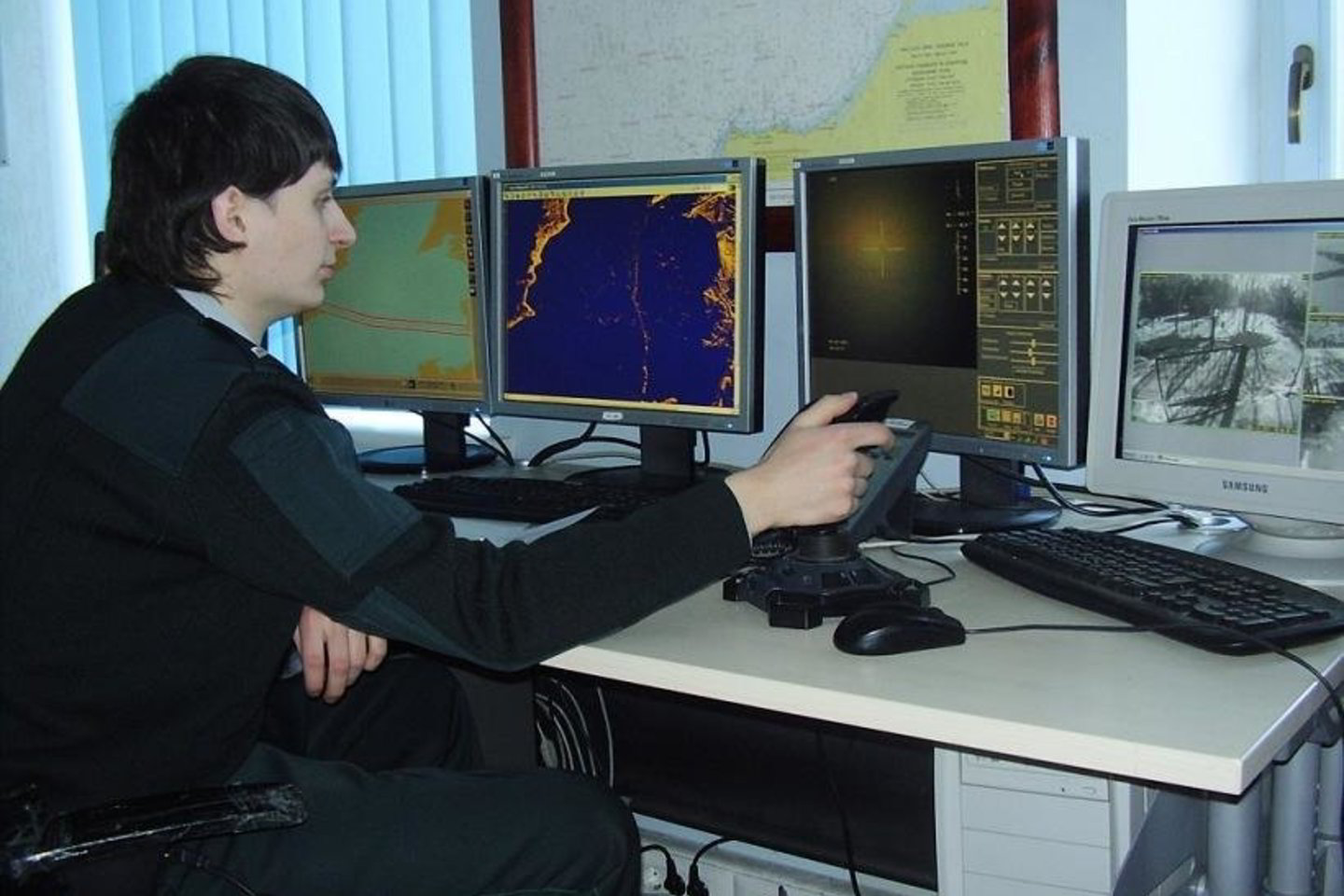 Ketvirtadienį Valstybės sienos apsaugos tarnybos (VSAT) Pakrančių apsaugos rinktinės Neringos užkardos pasieniečiai per teritorinės jūros ir Kuršių marių stebėjimo sistemą užfiksavo plaukiojimo priemonę.