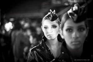 Penkiolikmetė kaunietė D.Petrikonytė Šanchajuje sužavėjo pasaulinio masto mados agentus (nuotraukos)