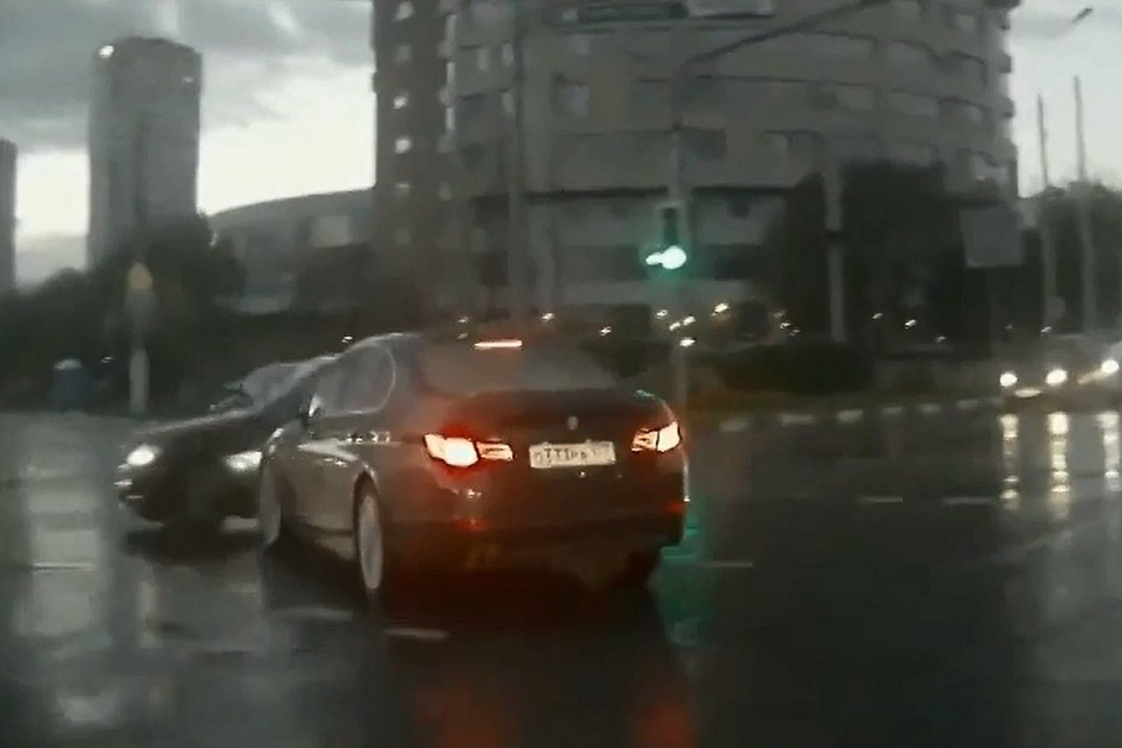 Neįtikėtina automobilio-vaiduoklio mįslė: iš kur jis atsirado?