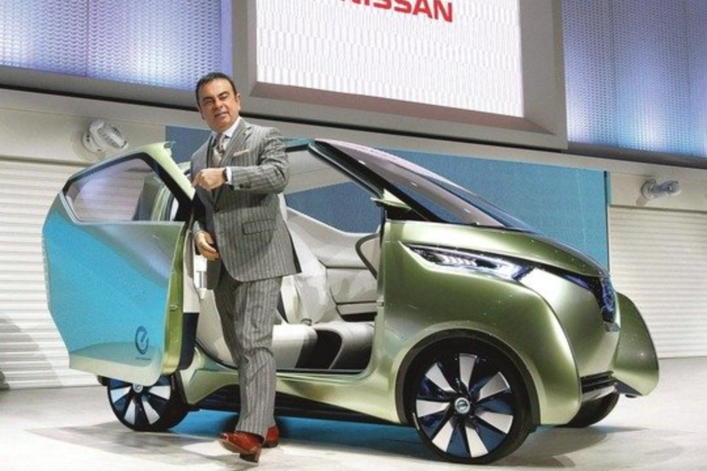 Trečiosios kartos „Nissan Pivo” pristatė bendrovės prezidentas C.Ghosnas.