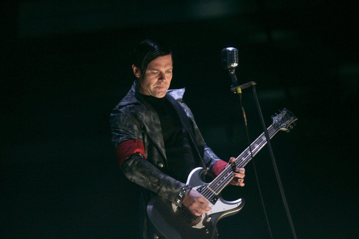 "Tarp dainų laksčiau nuo scenos, kur manęs laukė kibiras ir rankšluostis", - ankstesnį "Rammstein" pasirodymą Lietuvoje prisiminė R.Kruspe.