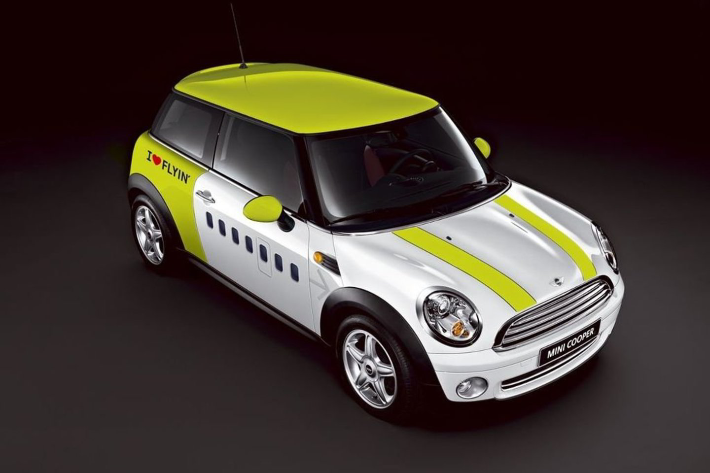 Modelis „Mini Cooper R56“ „airBaltic“ keleiviams bus prieinamas už išskirtinę kainą.