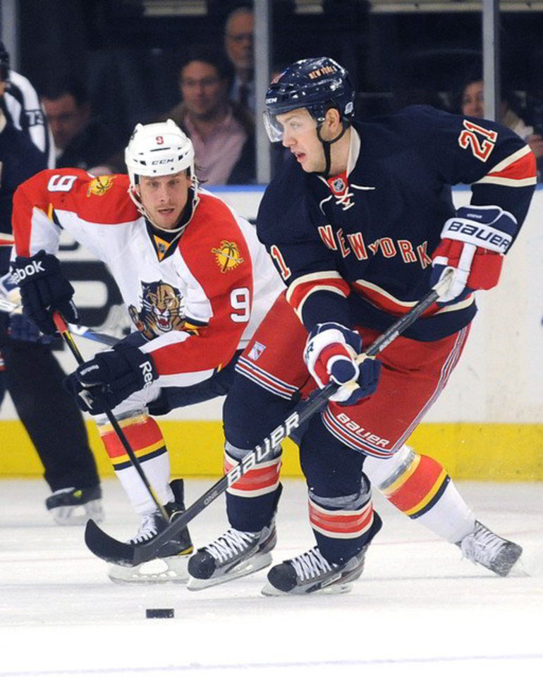 „Panthers“ (balti marškinėliai) ir „New York Rangers“ mačo akimirkos.