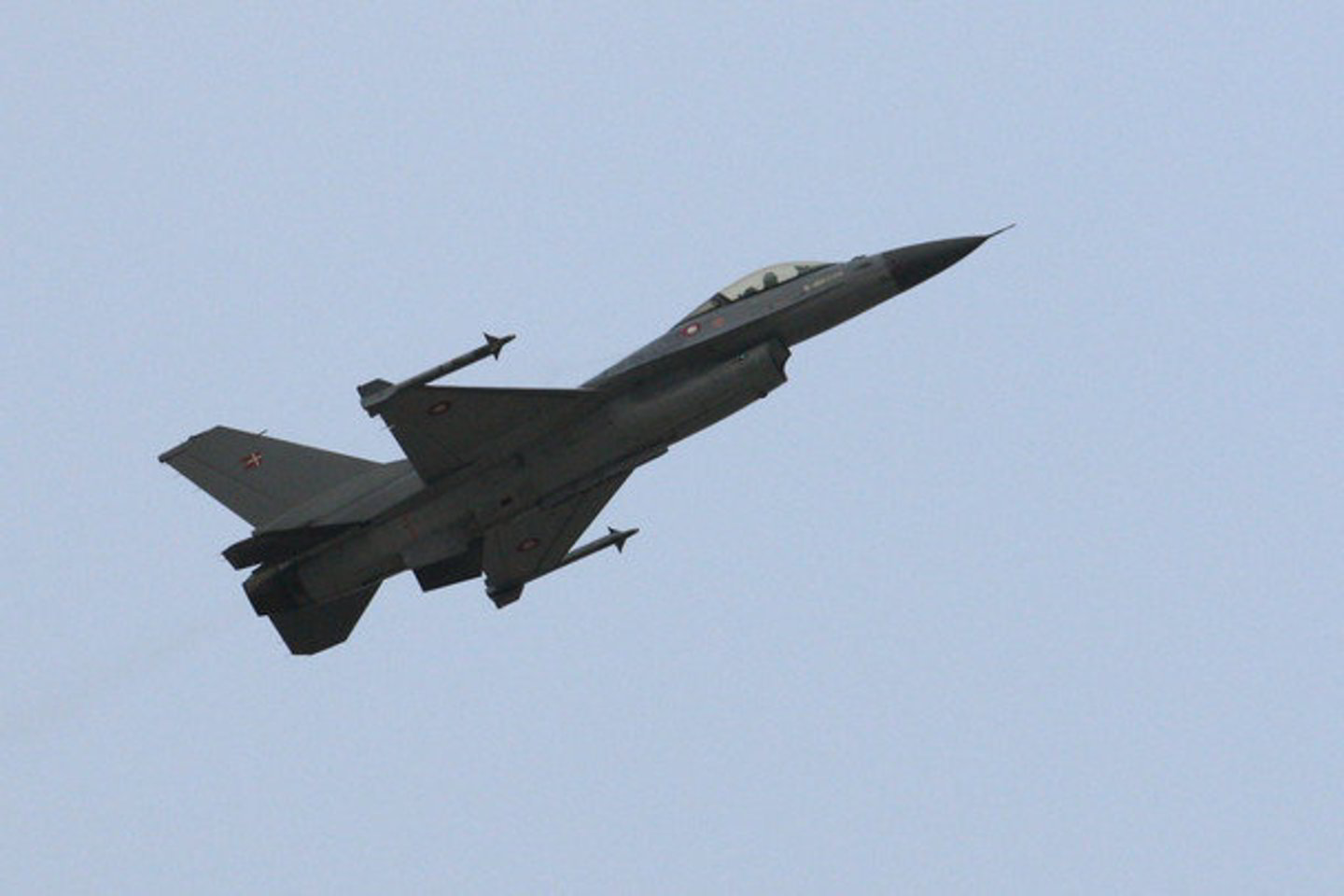 NATO oro policijos misiją Baltijos šalyse nuo rugsėjo atlieka Šiauliuose dislokuoti Danijos naikintuvai F-16.