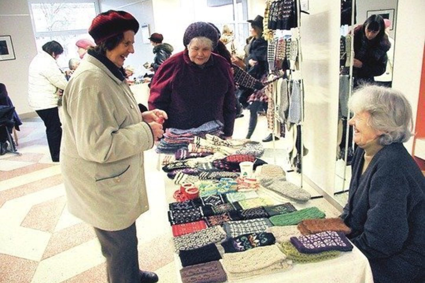 Šeškaturgyje buvo prekiaujama šiltais drabužiais, pirštinėmis, kojinėmis.