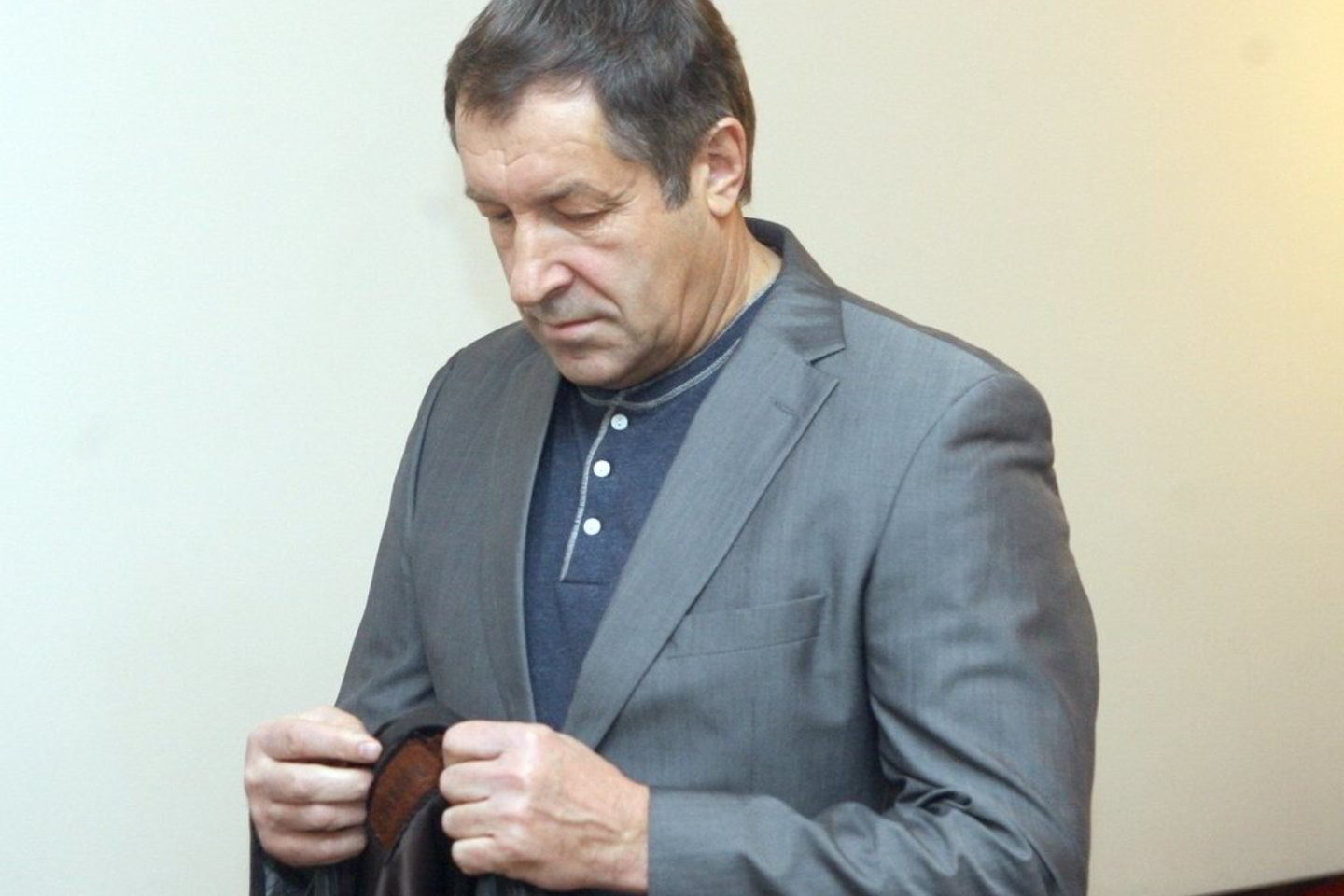 Tačiau, norėdami išsklaidyti abejones dėl galimo šališkumo, visi trys kolegijos teisėjai nusišalino nuo bylos nagrinėjimo.
