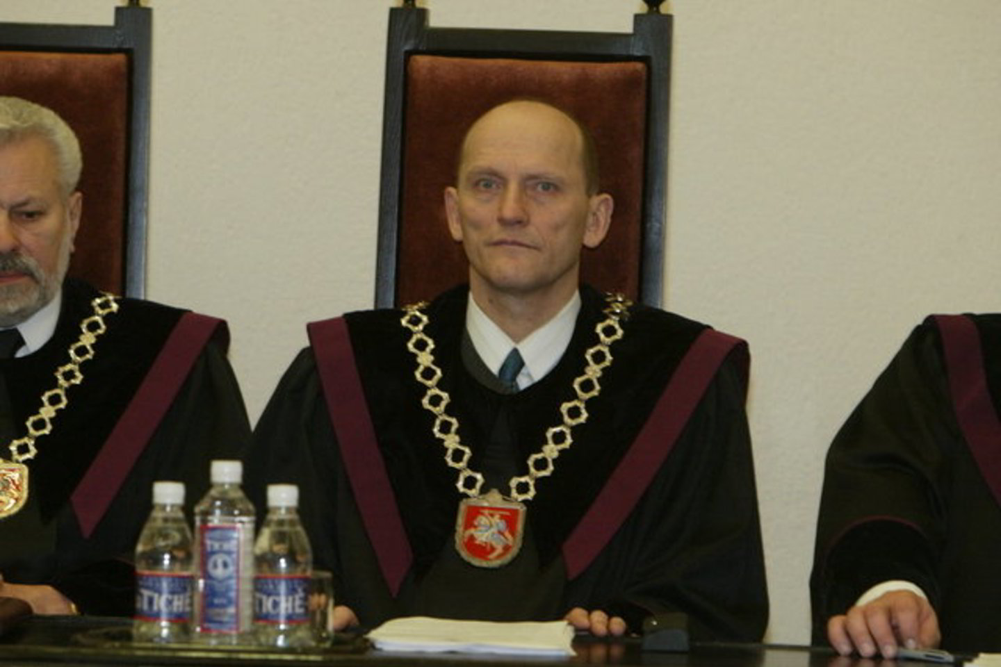 E.Jarašiūnas yra buvęs Lietuvos Konstitucinio Teismo teisėjas.