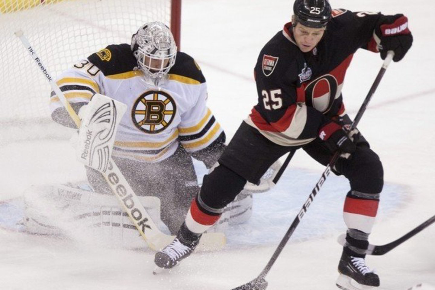 „Ottawa Senators“ ir „Boston Bruins“ (balti marškinėliai) mačo akimirkos.