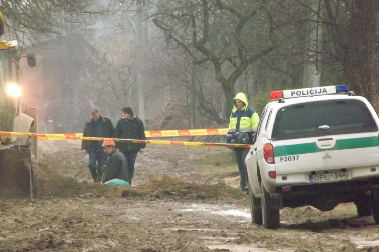 Biržuose, J,.Šimkaus gatvėje kasant tranšėją rasta žmonių kaulų ir kareiviškų daiktų.