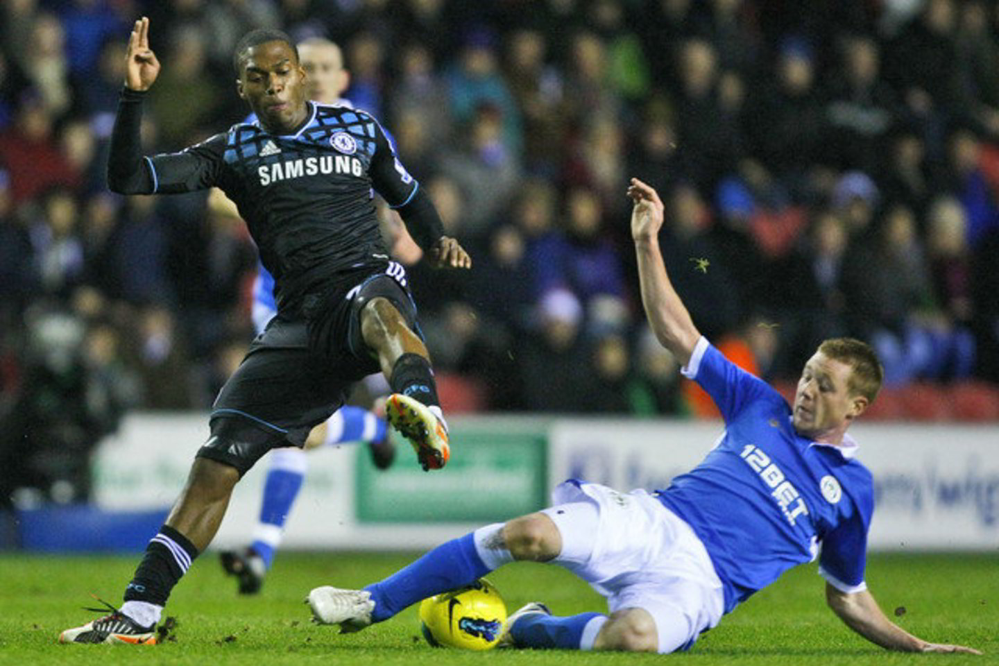„Chelsea“ komandai įvartį pelnė D.Sturridge'as (kairėje).