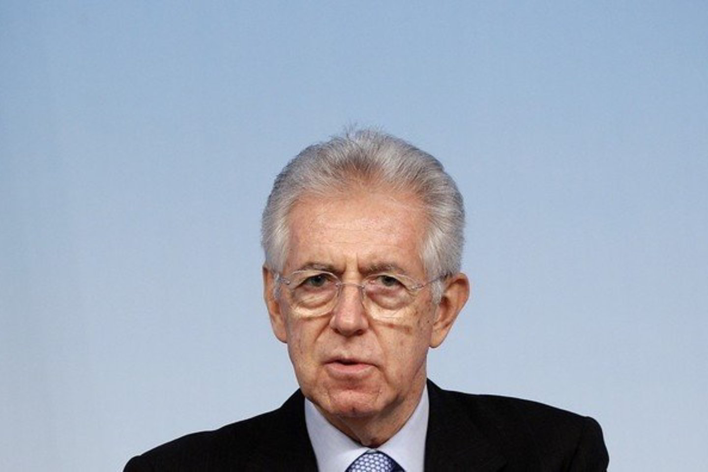 „Širdyje visi mes siekiame to paties tikslo: dirbti Italijos labui. Jeigu atliksime savo pareigą, neabejoju, kad Italija bus išgelbėta“, - M.Monti sakė parlamento nariams.