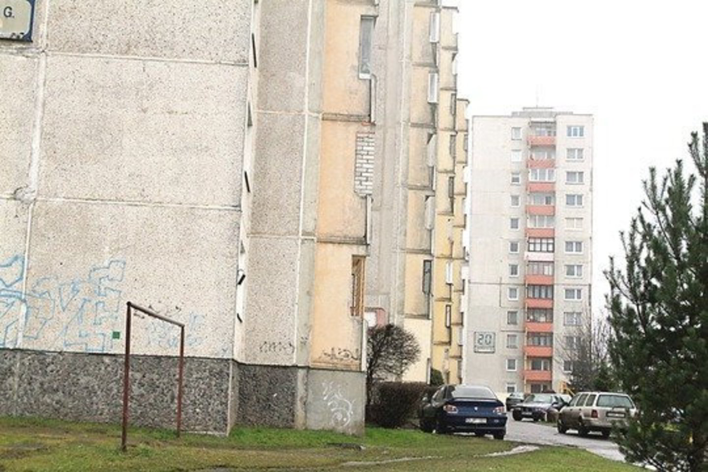 Šilainių 226-osios daugiabučių bendrijos vadovas neslepia, kad karšto vandens temperatūra namuose mažinama norint kuo daugiau sutaupyti.