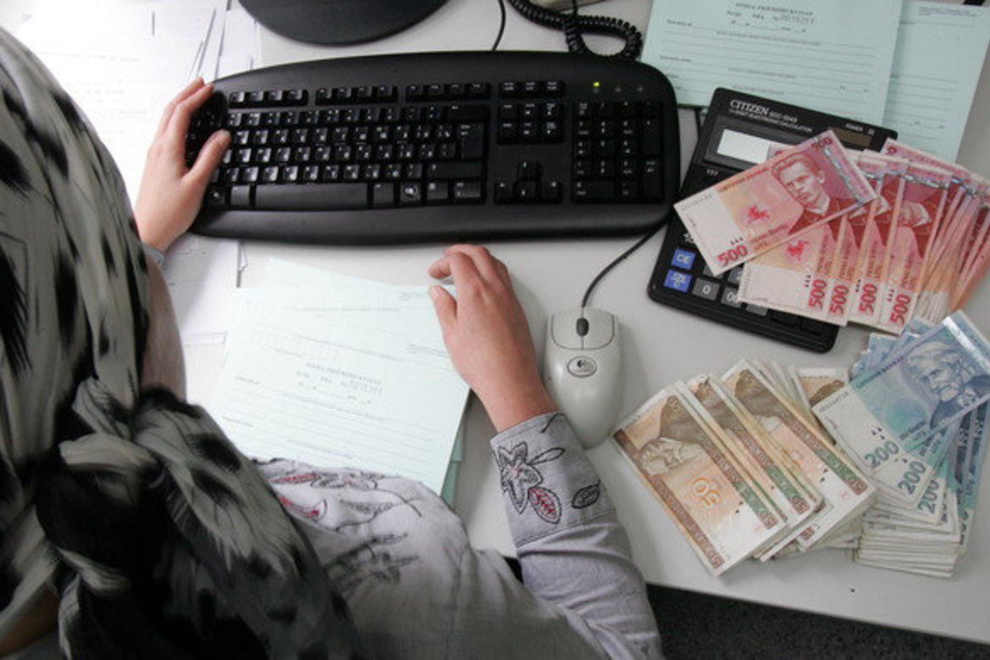 Visu etatu dirbantys lietuviai darbe per savaitę išbūna 39,7 valandos.