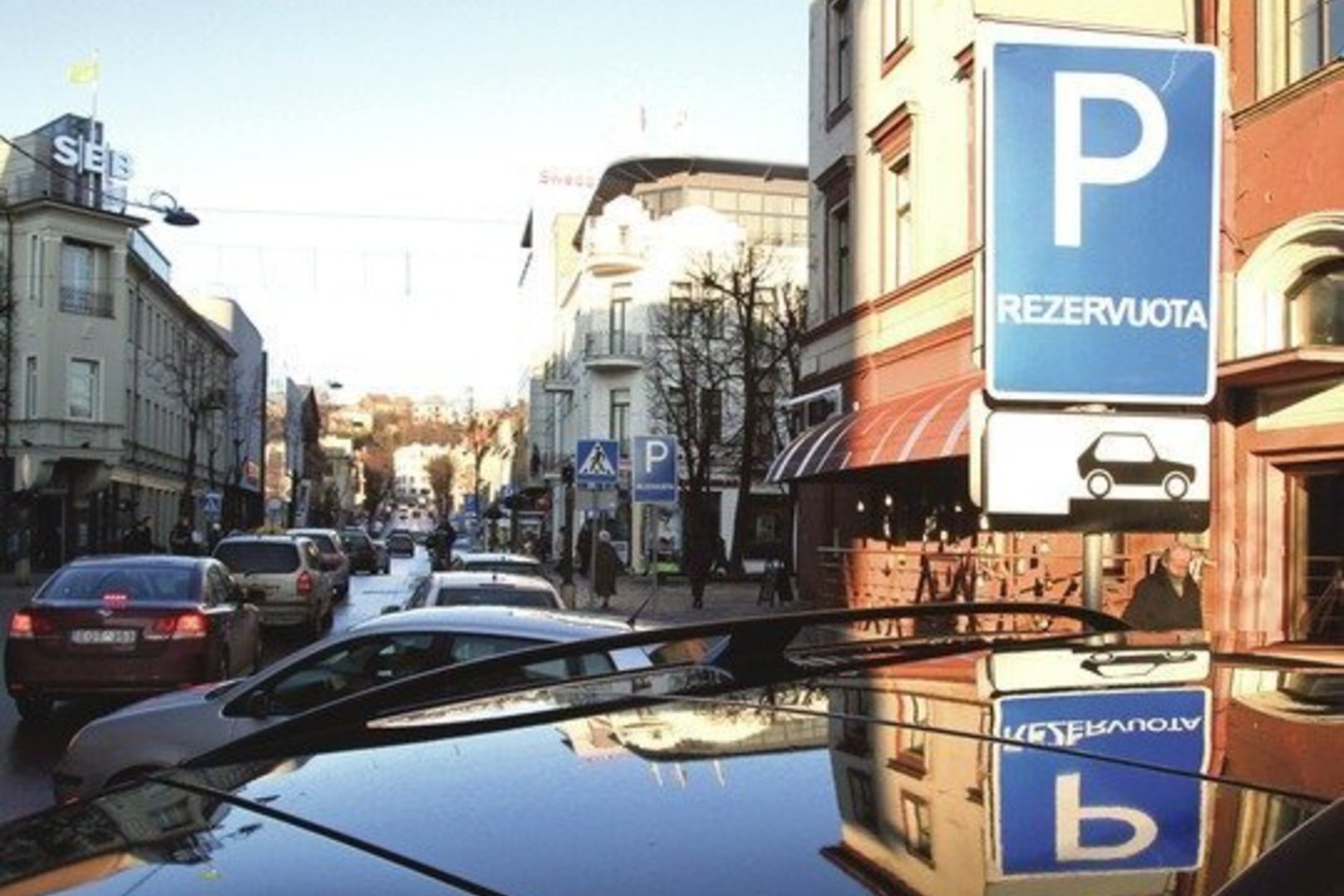 Daugiausia rezervuotų vietų mašinoms yra Maironio gatvėje, šalia bankų.