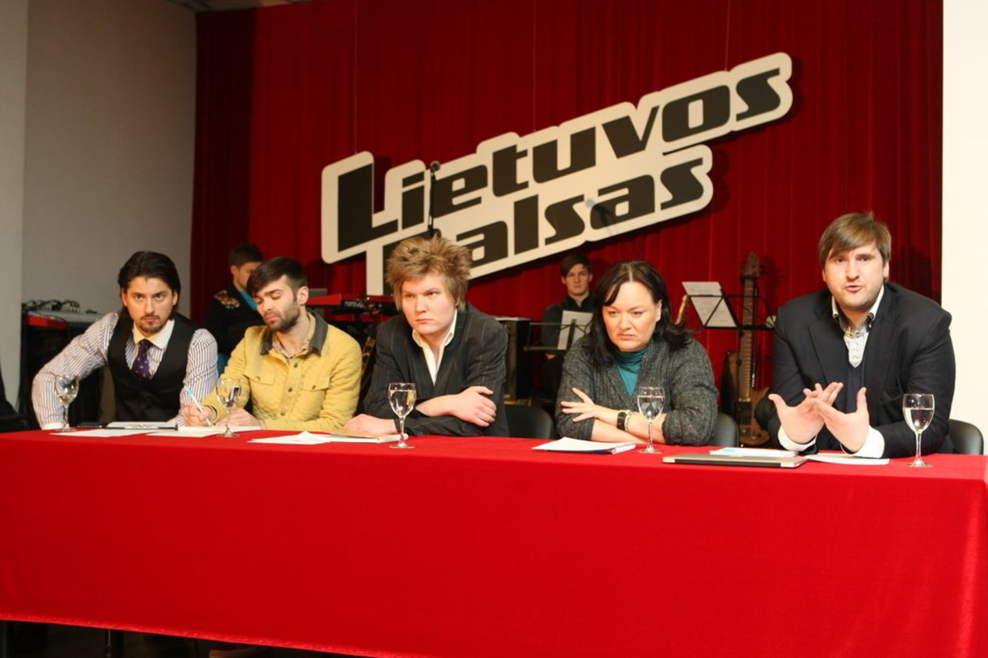 "Lietuvos balso" kūrėjų komanda (iš kairės): vedėjas V.Rumšas, kūrybos vadovas Š.Kirdeikis, "Universal Music" atstovas M.Vuorinenas, prodiuseriai R.Čivilytė ir G.Jaunius.