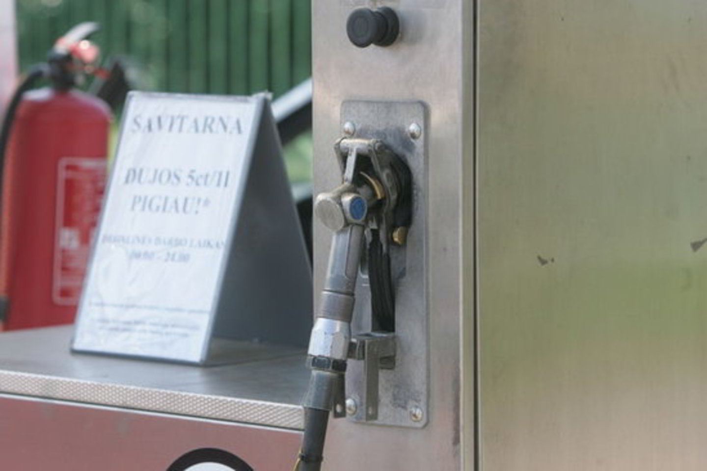 Dėl vagystės degalinei padaryti nuostoliai dar tikslinami.
