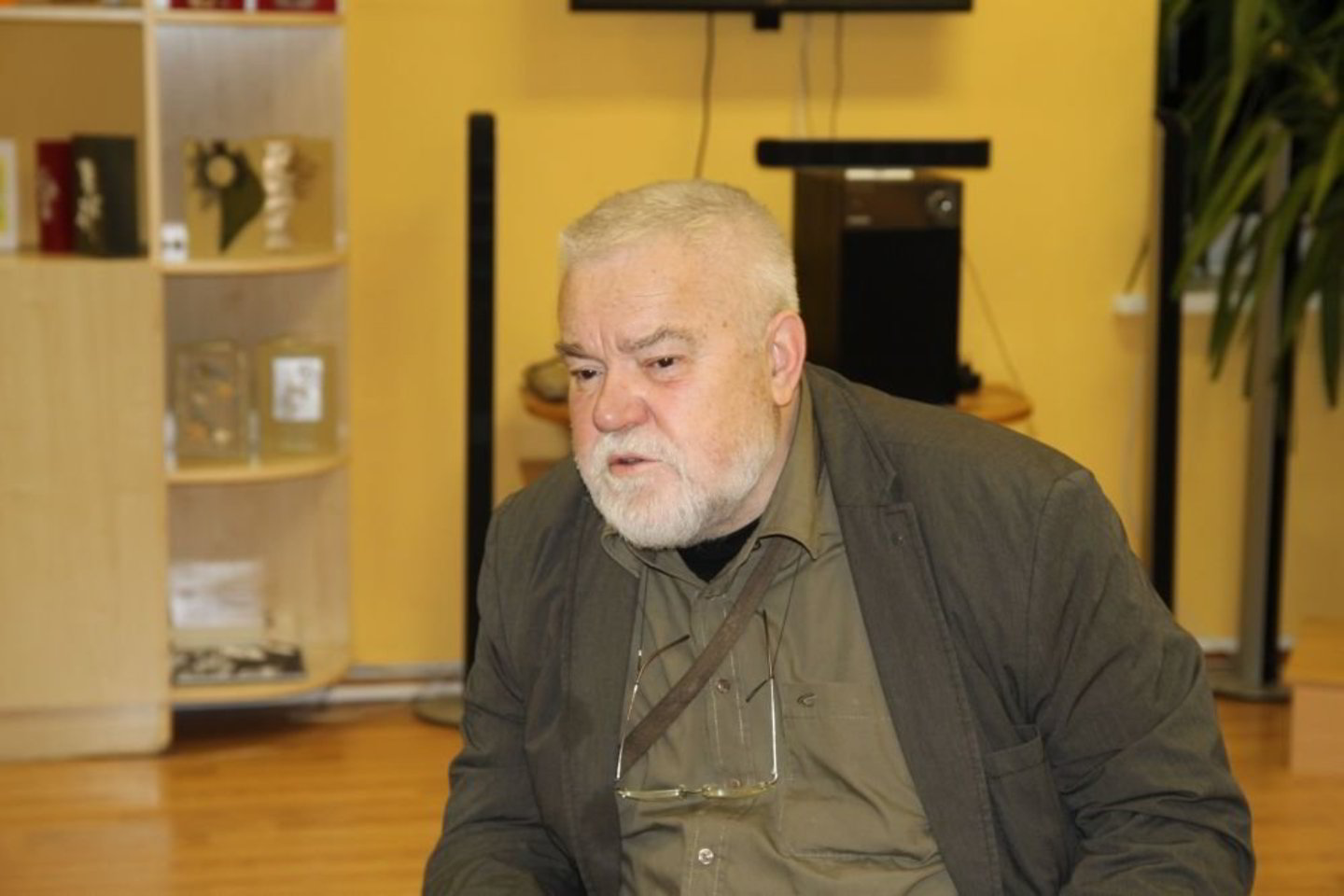 Susitikime fotografijos maestro su kraštiečiais kalbėjo jį jaudinančiais klausimais – apie emigraciją, šiandieninio jaunimo auklėjimą.