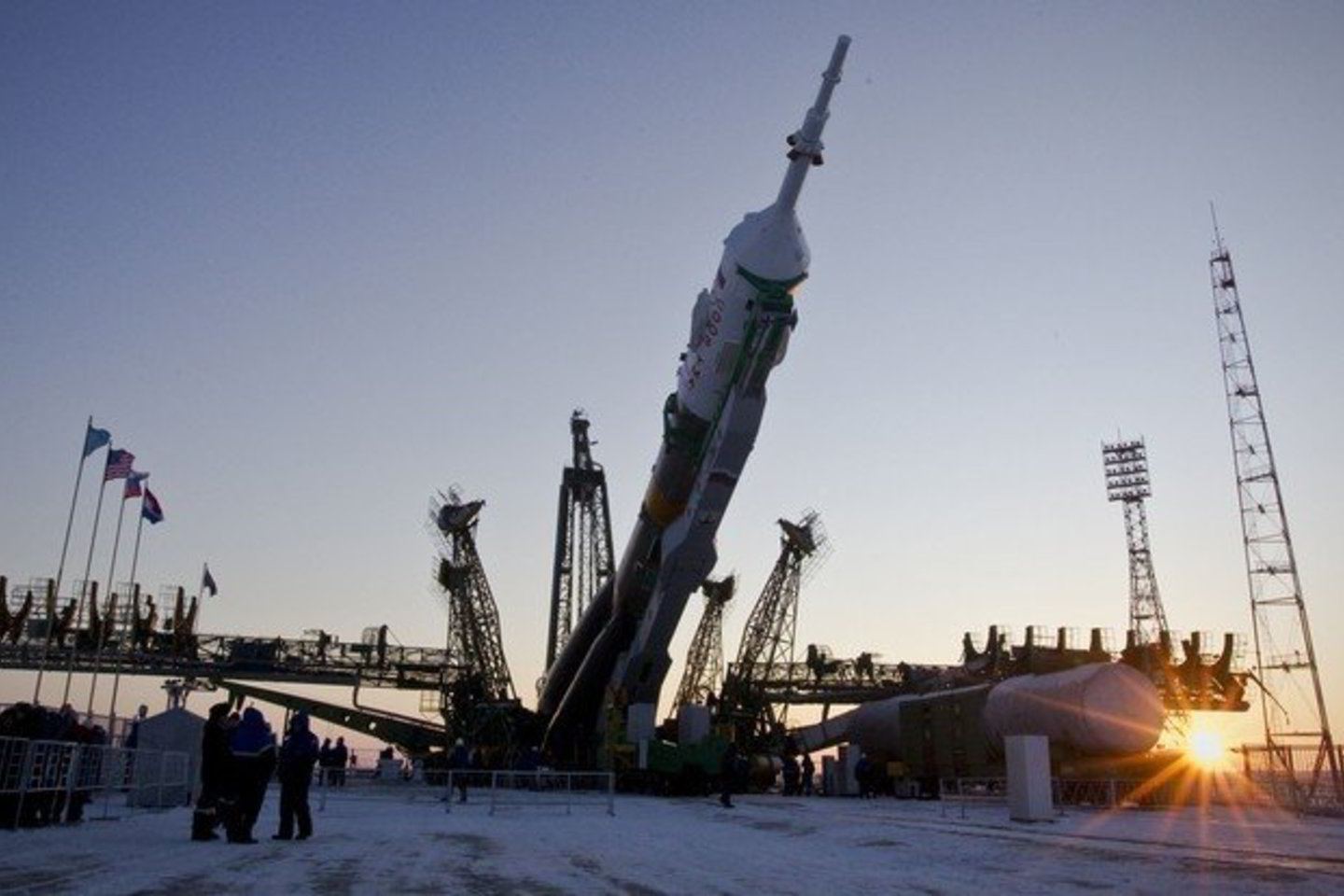 Raketa "Soyuz" iš Baikonuro kosmodromo į TKS iškeliauja trys nauja įgula.