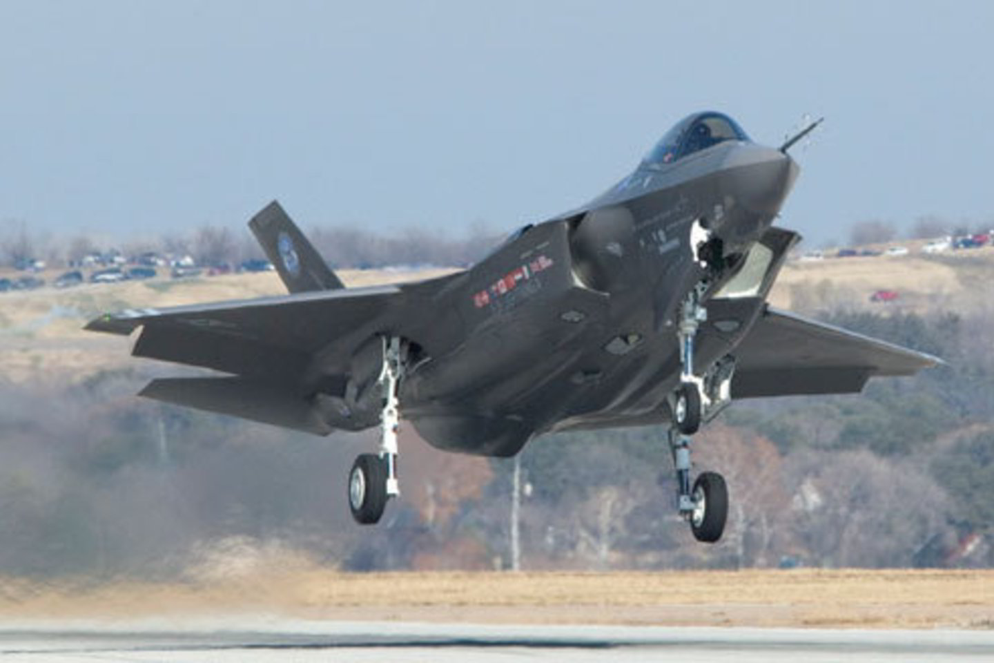 Pasirinkdamas F-35 tipo naikintuvus, Tokijas parodė, kad jam svarbus naikintuvų sugebėjimas likti nepastebėtiems radarų.