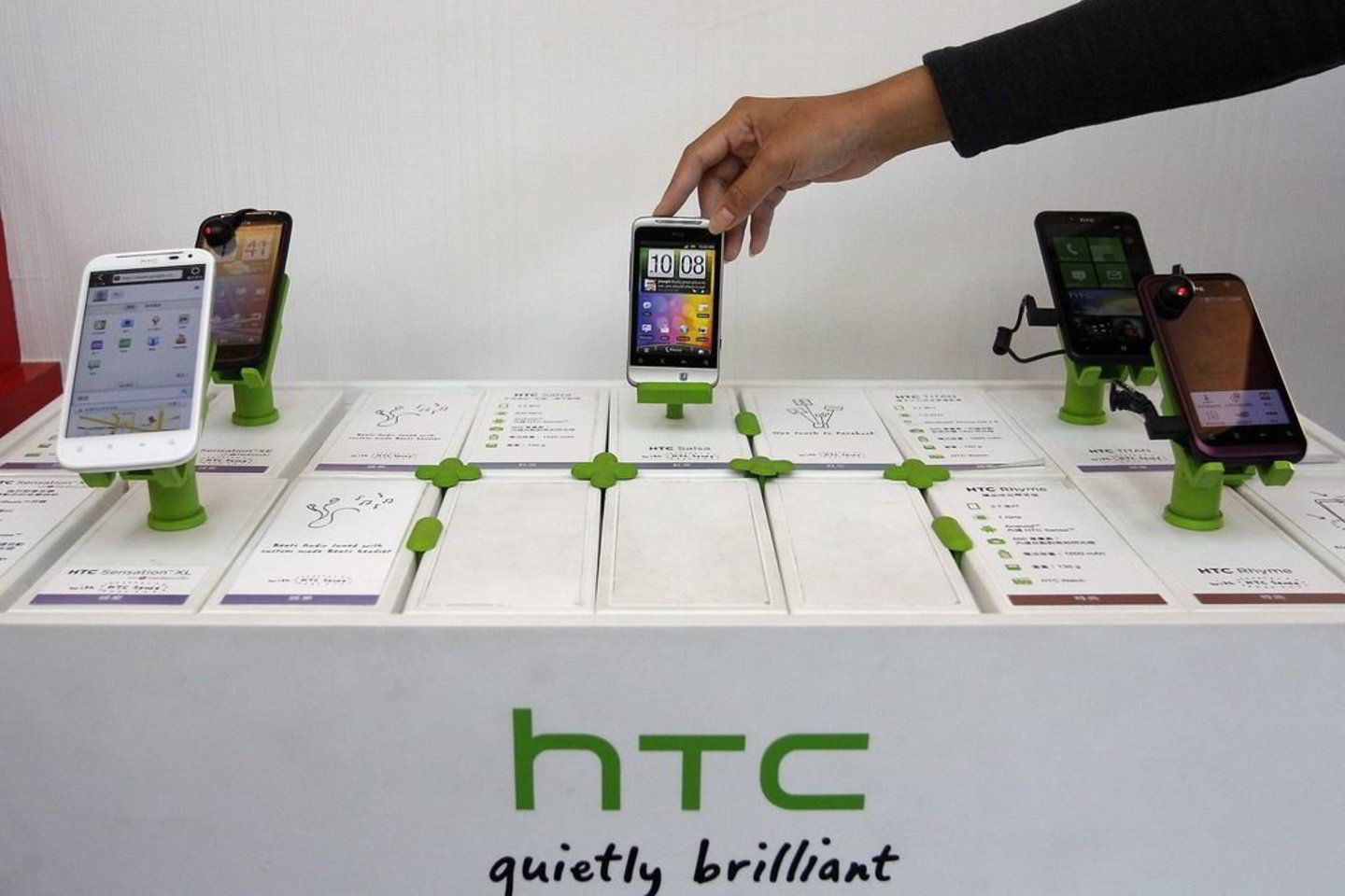 Nuo kitų metų balandžio 12 d. JAV bus uždrausta pardavinėti visus HTC telefonus, kuriuose įdiegta „Apple“ patentu saugoma technologija.