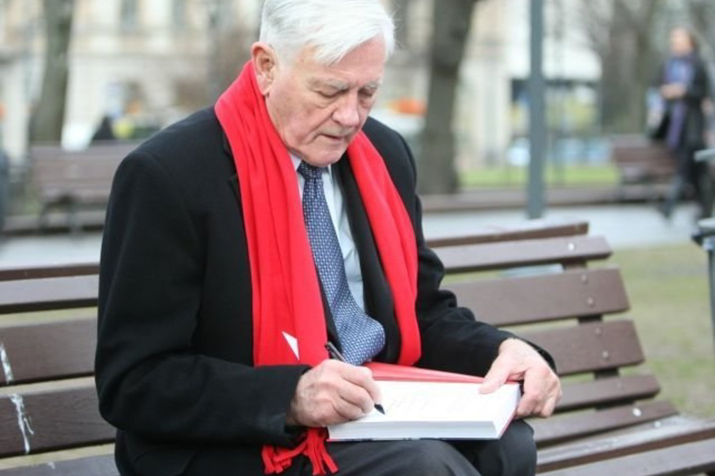 V.Adamkaus knyga „Paskutinė kadencija. Prezidento dienoraščiai“ - perkamiausių knygų sąrašų viršūnėse.