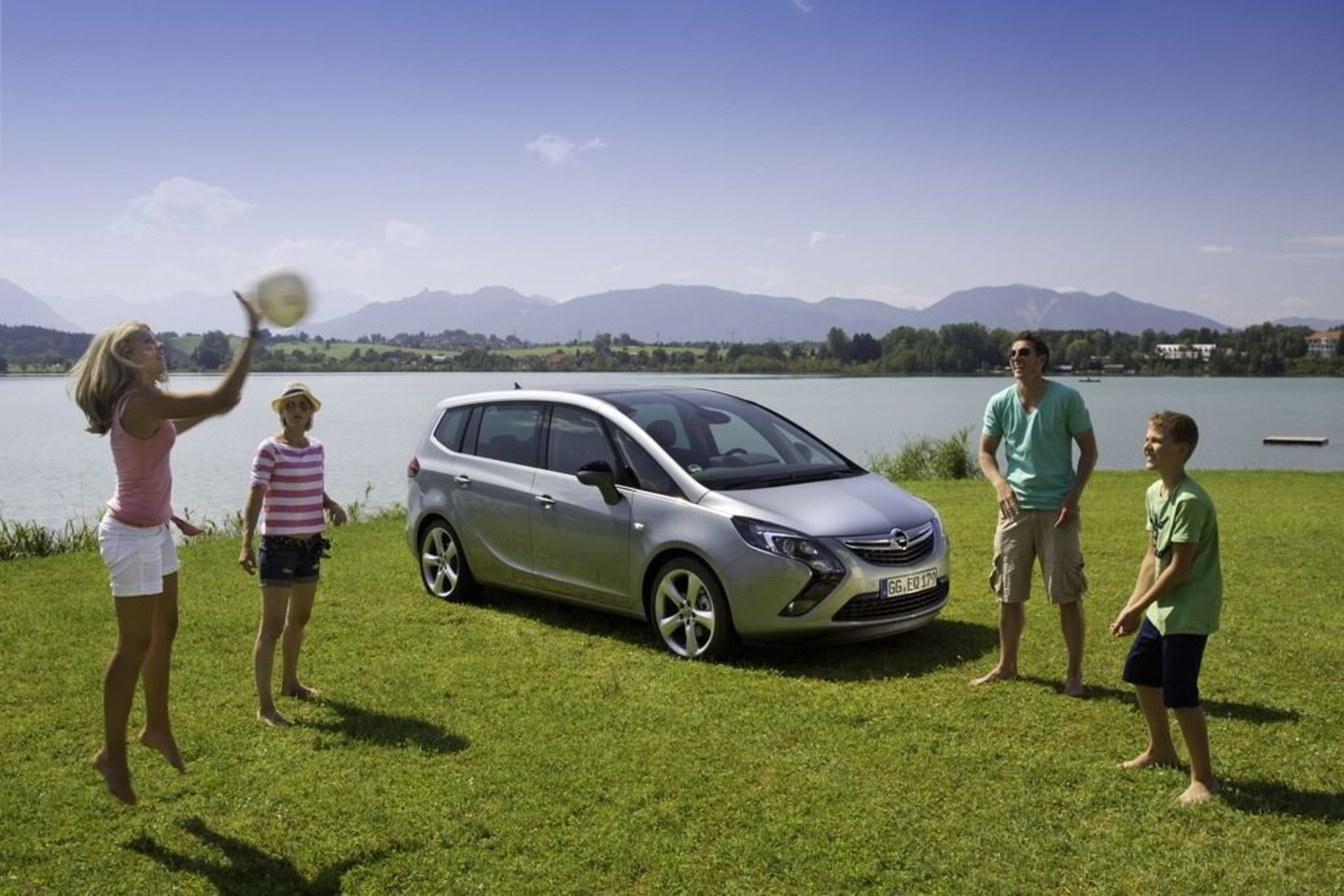 "Opel Zafira Tourer" - elegantiškos išvaizdos septynvietis vienatūris.