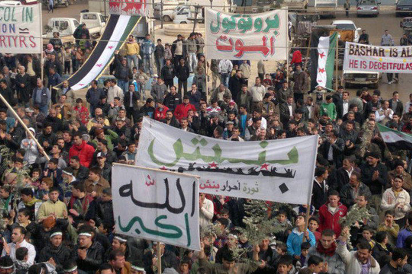 Sirijoje protestuotojai reikalauja, kad atsistatydintų prezidentas Basharas al-Assadas.