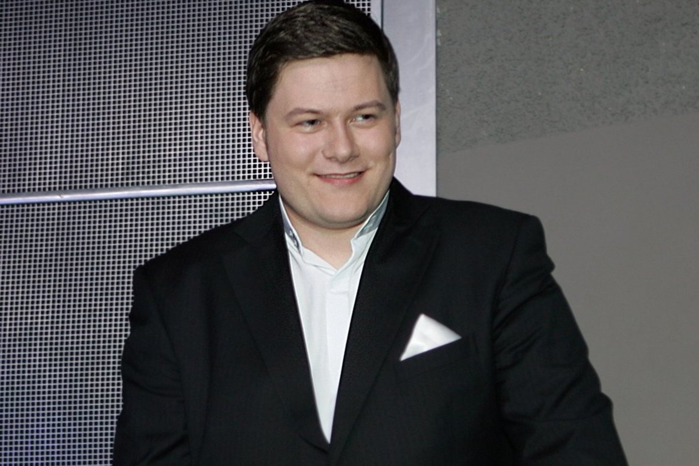 Dainininkas Merūnas Vitulskis: Jei nerimaujate, kad 2012-aisiais ateis pasaulio pabaiga, Naujuosius metus sutikite taip, kaip niekada ligi šiol to nedarėte.