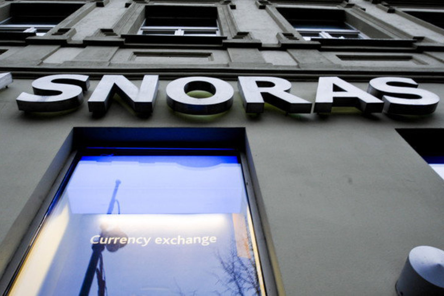 „Snoras“ atnaujina klientų įmokų už paskolas priėmimą.