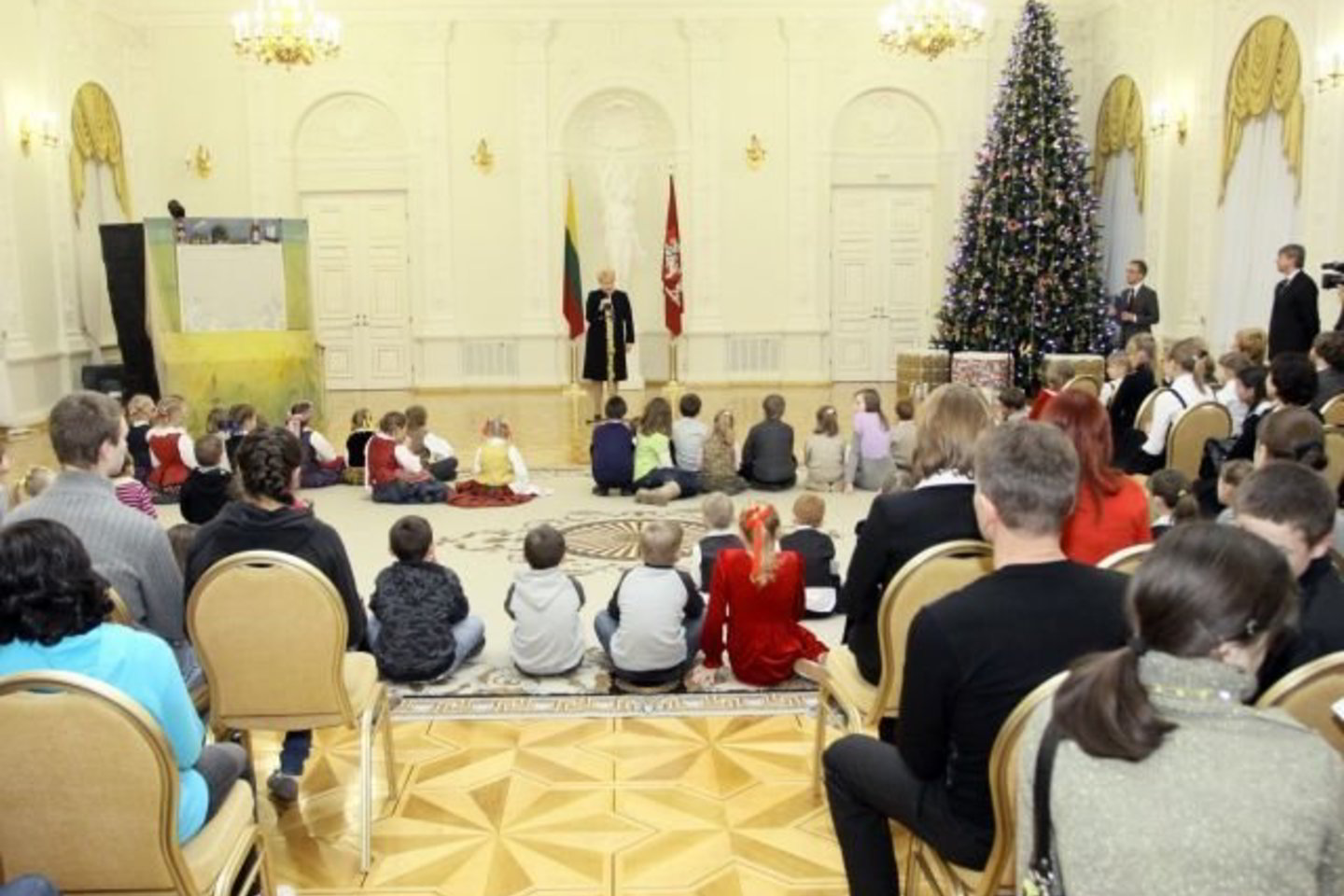 Šalies vadovė mažiesiems palinkėjo pasitikėti savimi, atrasti stipriausius savo sugebėjimus ir atkakliai siekti svajonės išsipildymo.