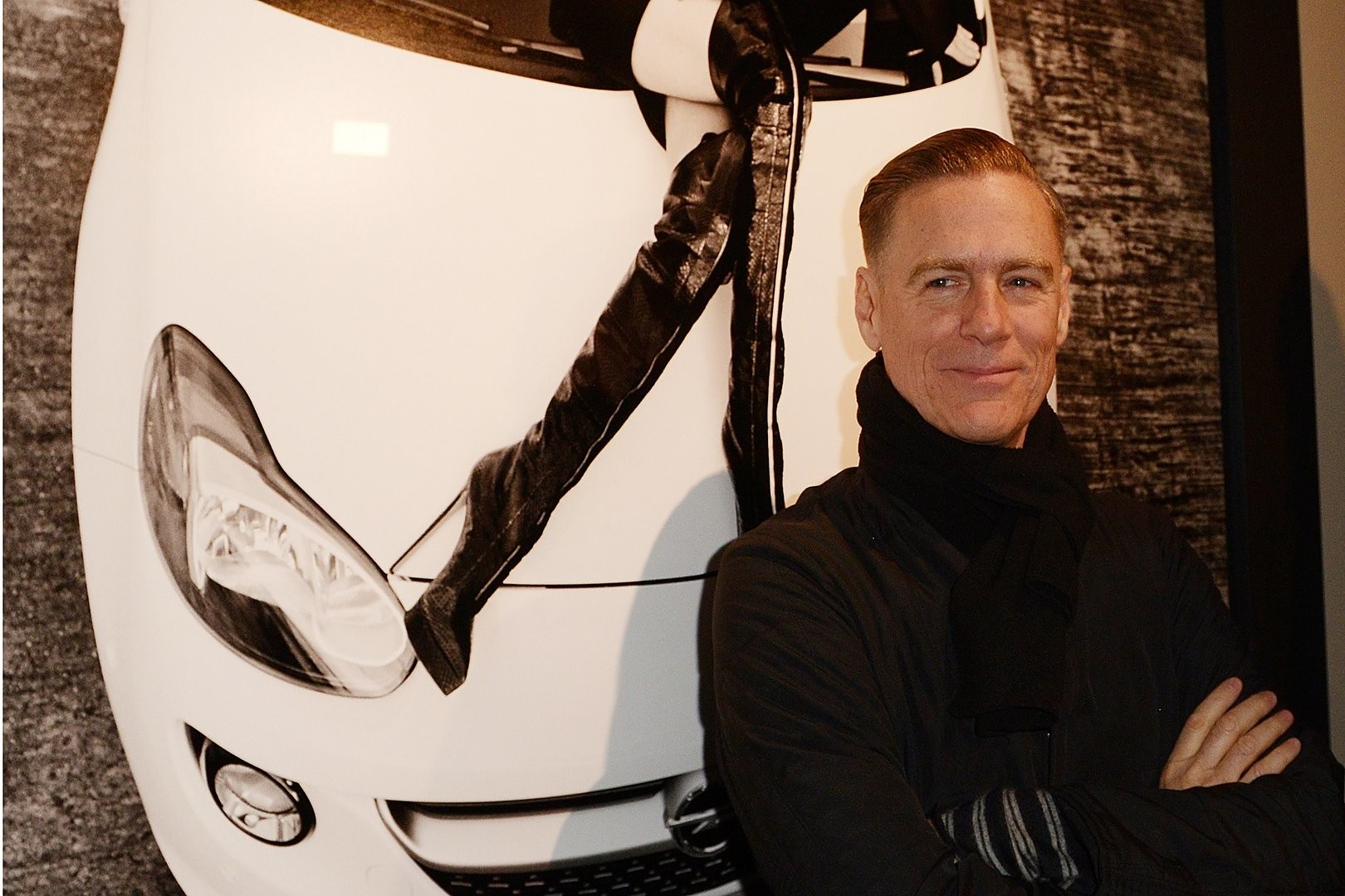 Automobilių fotografo darbą išbandęs B.Adamsas gavo 10 „opelių“