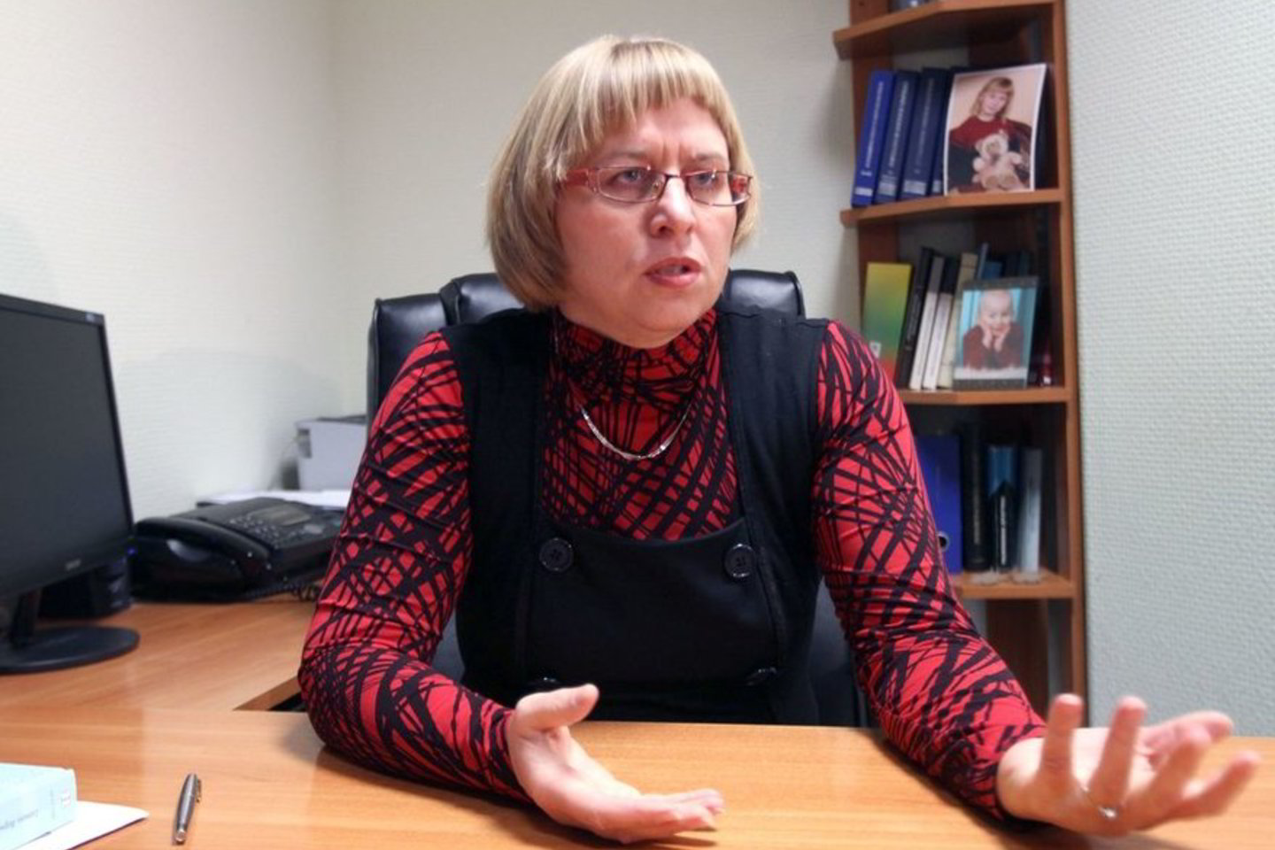 Antstolė S.Vaicekauskienė sakė jau sulaukusi žurnalistų „antpuolio“, vienos prodiuserių firmos atstovai įsiveržė į jos kontorą, nors tuo metu vyko aukcionas, ėmė filmuoti, primygtinai prašė duoti interviu.