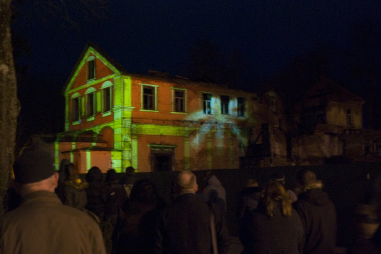 Šviesos spektaklis sutraukė daug žiūrovų.