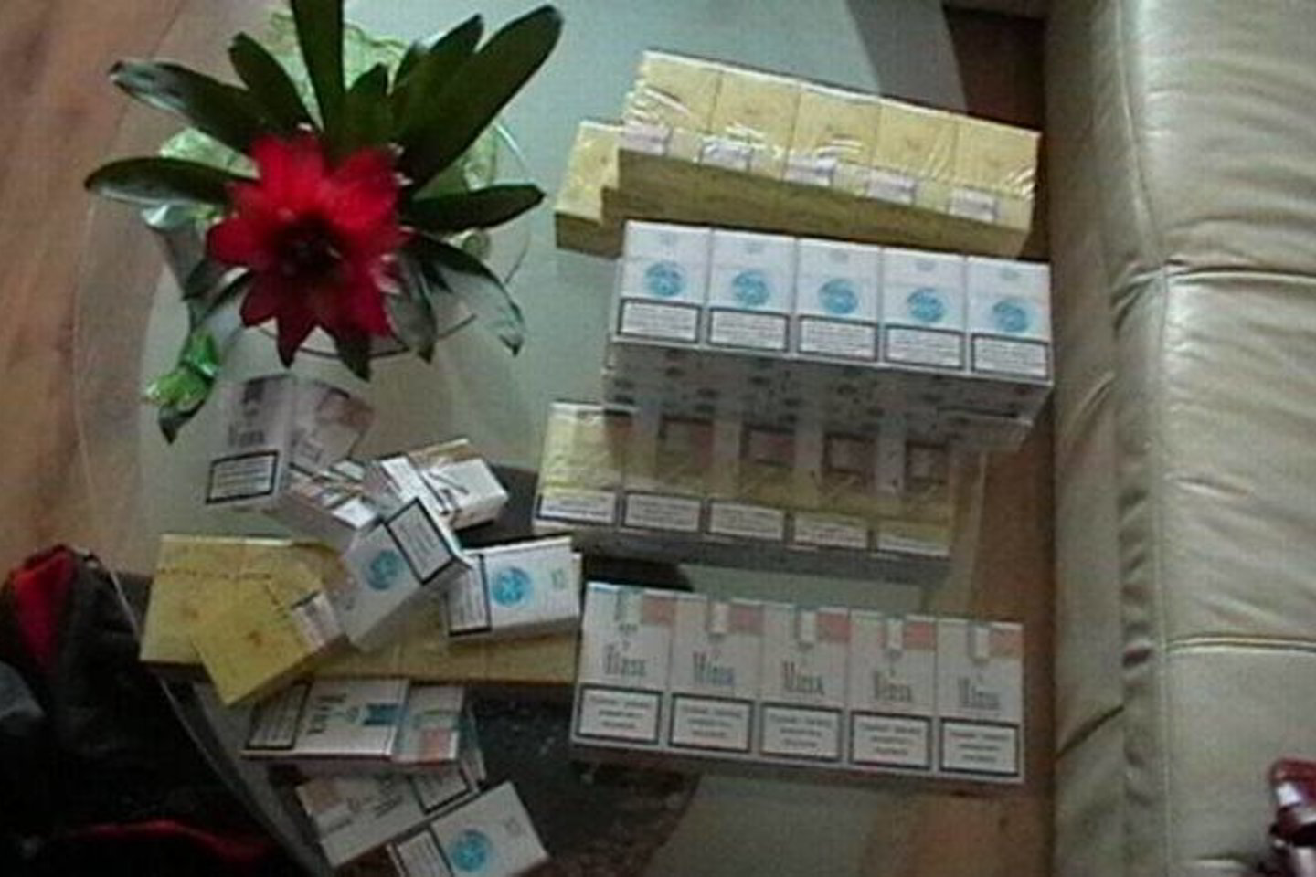 Vyras jau buvo baustas dėl kontrabandinių cigarečių pardavimo nepilnamečiui, todėl šį kartą pareigūnai pradėjo administracinio teisės pažeidimo bylos teiseną.