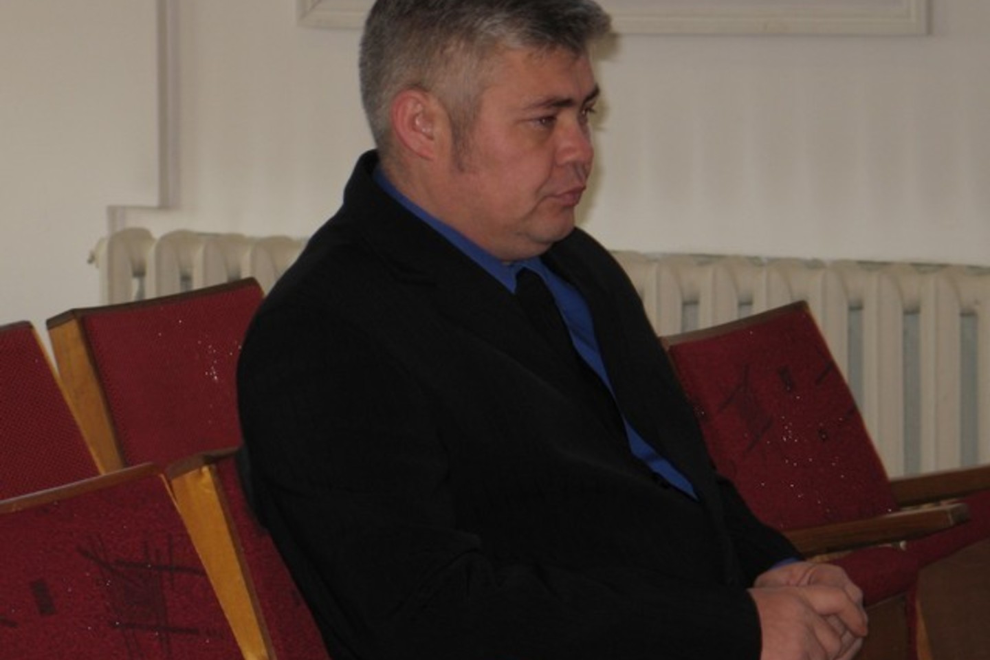 Išgirdęs teisėjo D.Žilionio perskaitytą sprendimą, S.Šostakas nesulaikė emocijų ir apsiverkė.
