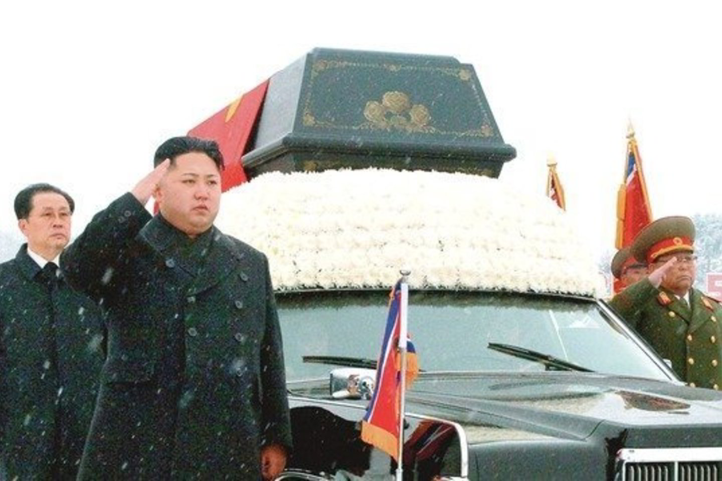 Valdžią Šiaurės Korėjoje paveldėjusiam Kim Jong-unui ja teks dalytis su savo dėde Jang Song-thaeku (už nugaros).