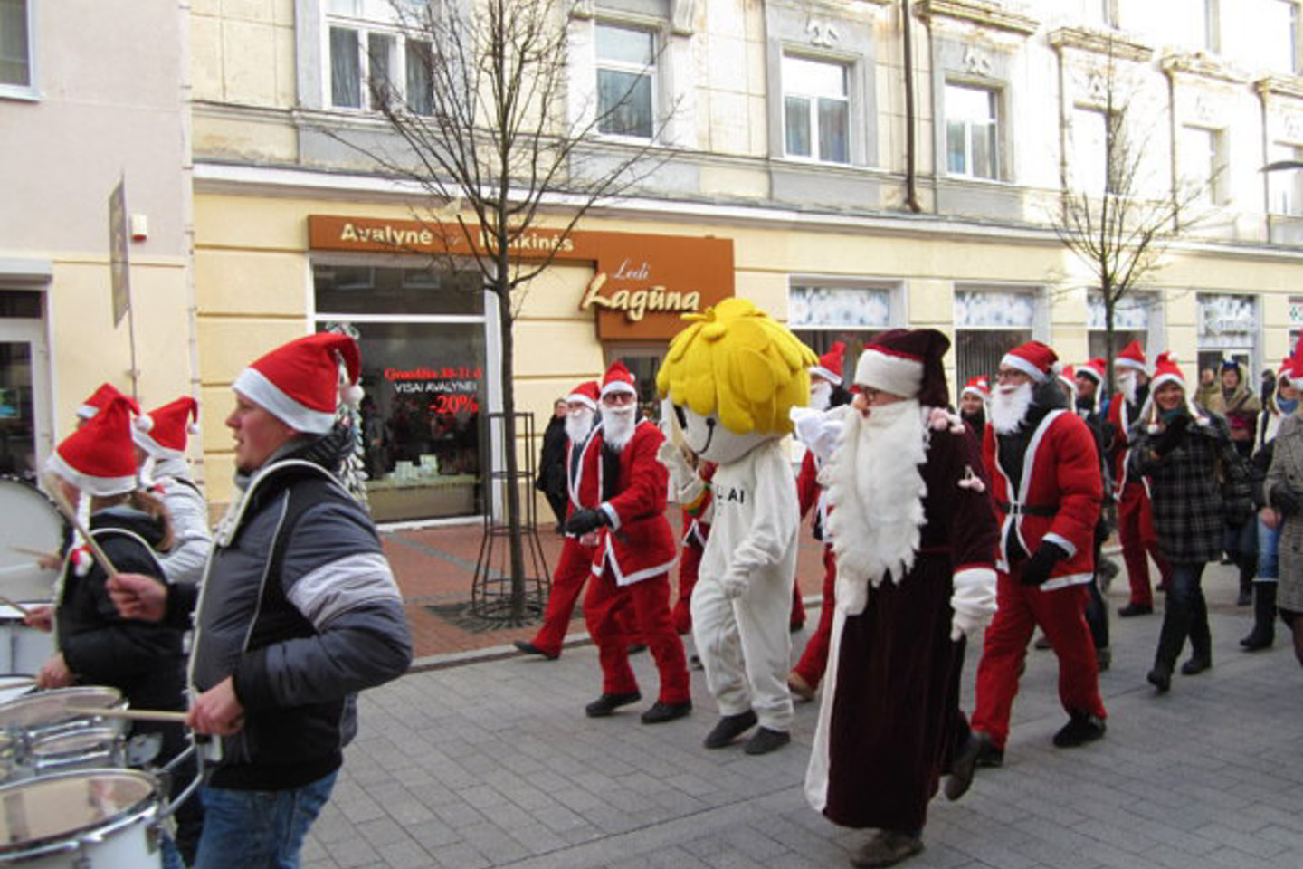 Šventėje dalyvavo keli šimtai gerai nsuiteikusių šiauliečių.