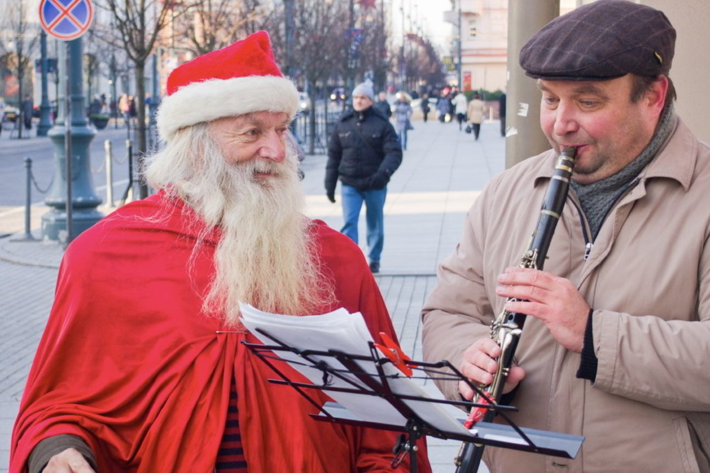 Žmonės gana noriai aukojo litus natūralia, o ne priklijuota žila barzda pasipuošusiam prašinėtojui.
