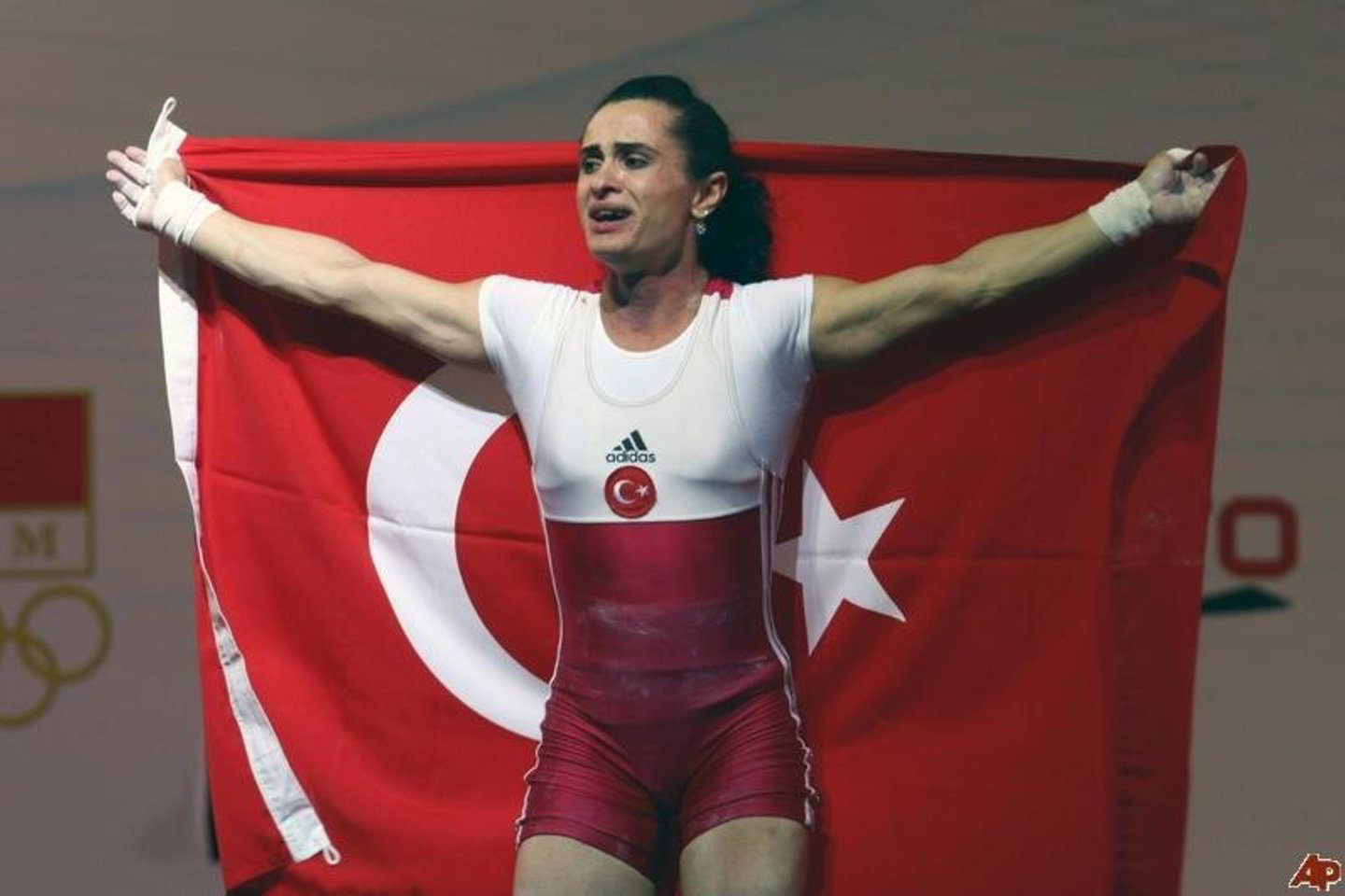 Dėl teigiamo dopingo testo sunkiatletei N.Taylan gręsia 4 metų diskvalifikacija.