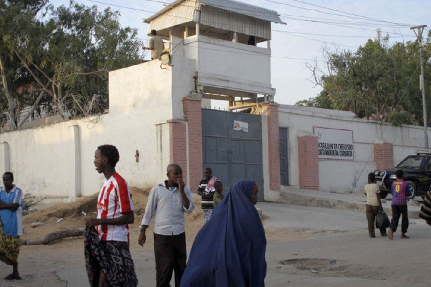 Ateityje Somalio piratų laivus ir objektus bus galima naikinti ir krante.
